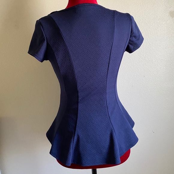 Short Sleeve Blouse - Picture 2 of 3